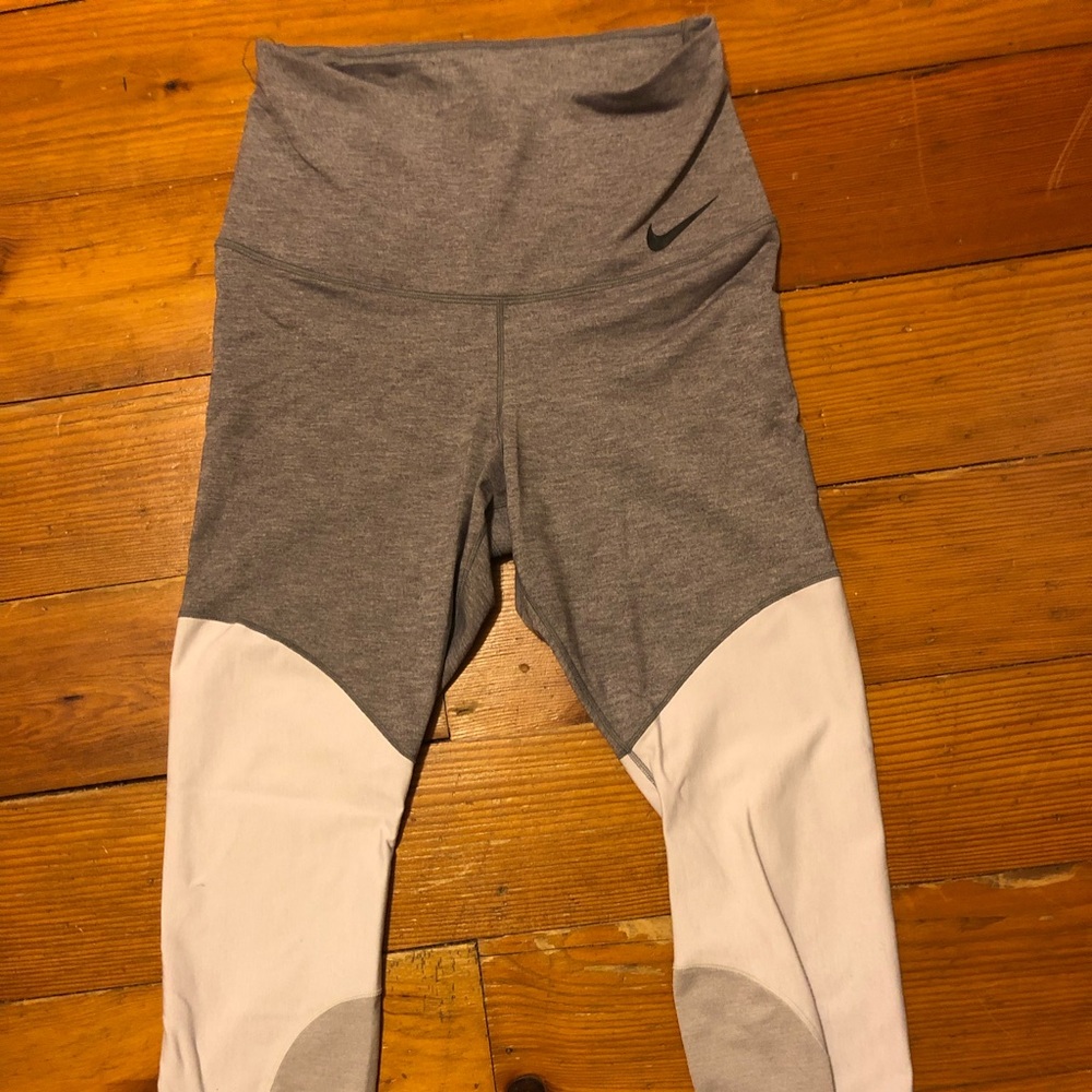 LAST CHANCE High Waisted Nike Leggings 😍